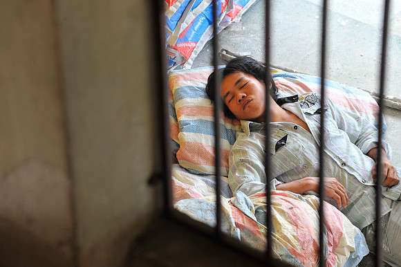 Sleeping tiler outside Pagoda hcmc