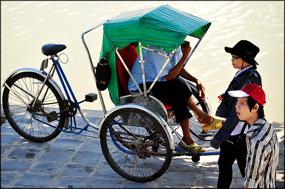 Cyclo on Canal