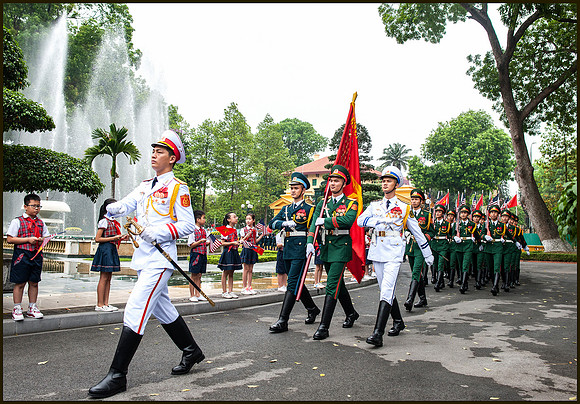 Military march before Presidential motorcade arrives